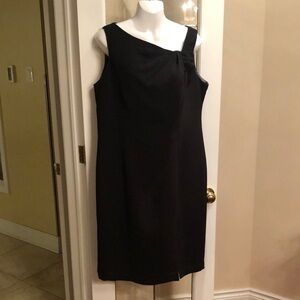 Jones Wear Black Sleeveless Dress